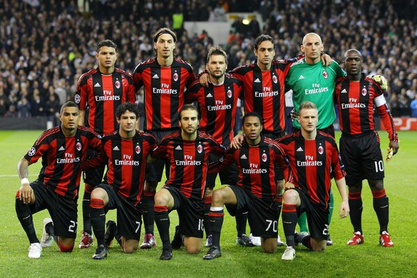 Fußball, Teamfoto auf dem Feld, Sportler