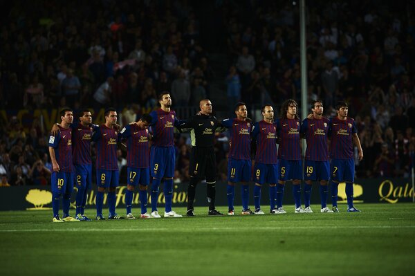 El equipo completo de Barcelona está listo para jugar al fútbol