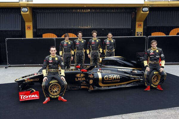 Présentation de Renault Lotus et Petrov en formule 1