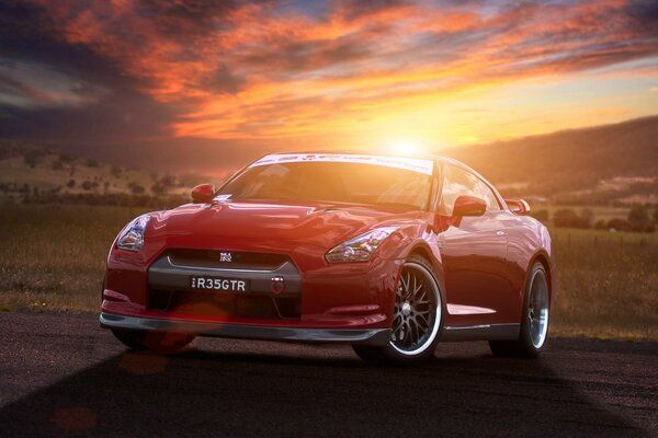 Coche rojo brillante al atardecer en el campo