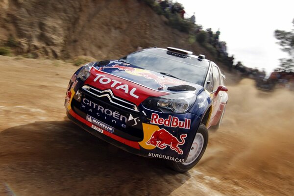 Derrape de un Citroën conducido por Sebastian Loeb en el Rally