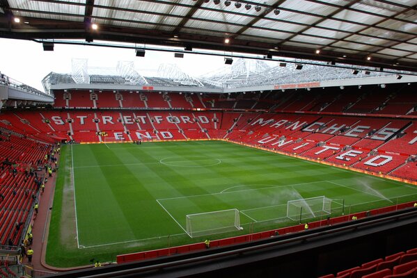 Un gran estadio listo para recibir futbolistas