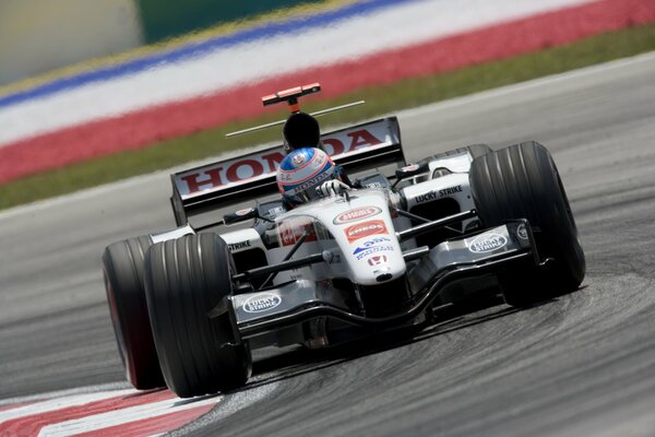 Jenson Button sul circuito di Formula Uno