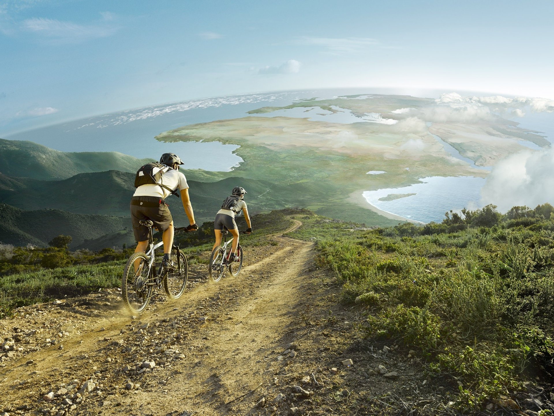 ciclisti strada pendenza mondo altitudine