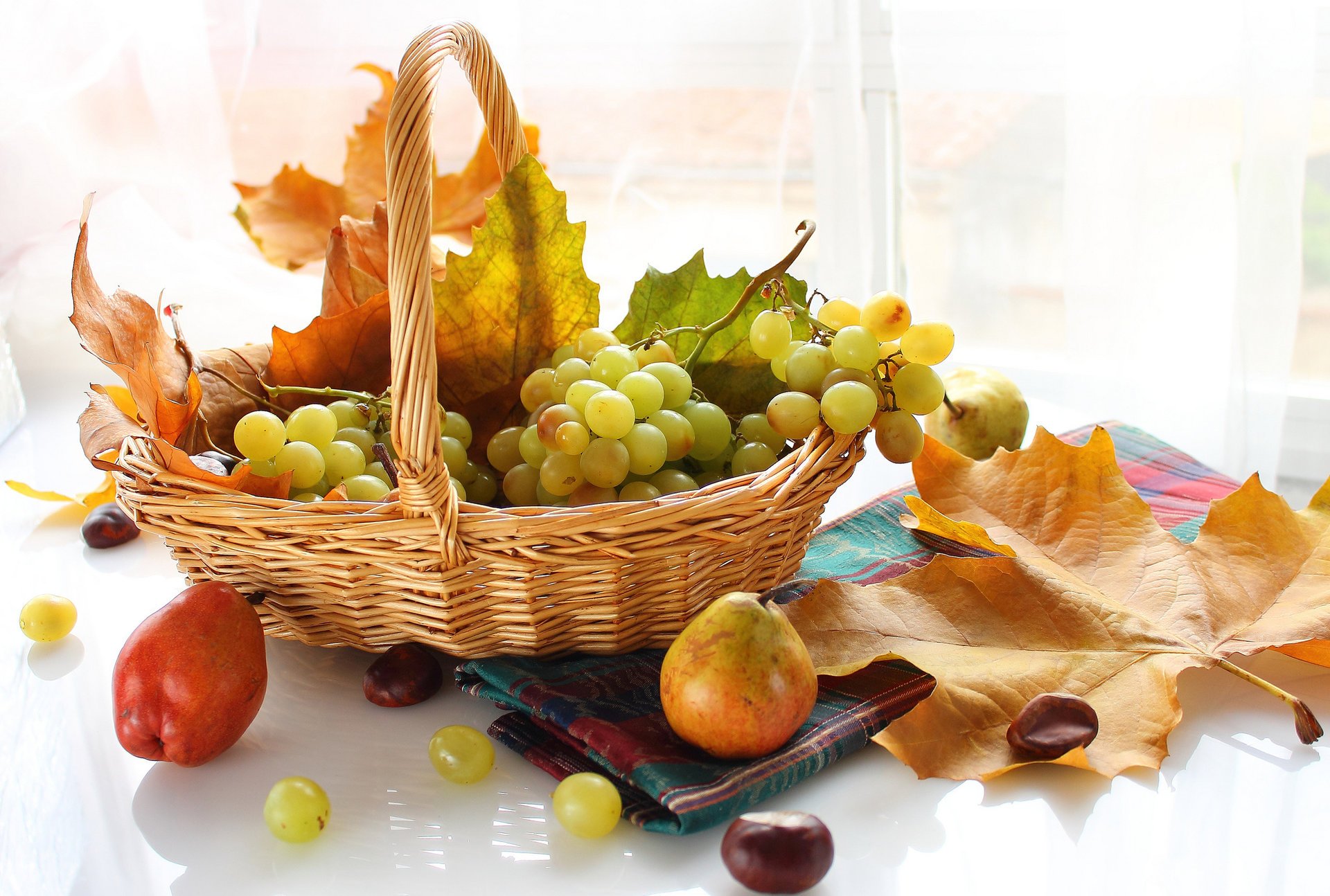 trauben blätter herbst beeren korb obst birnen