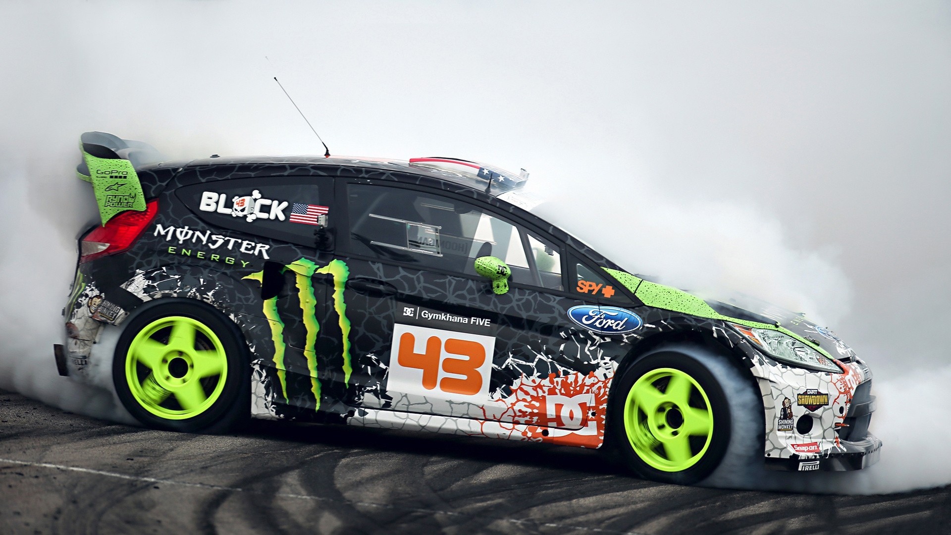 ken block ford dérive monster energy fumée fiesta voiture de sport personnalisation