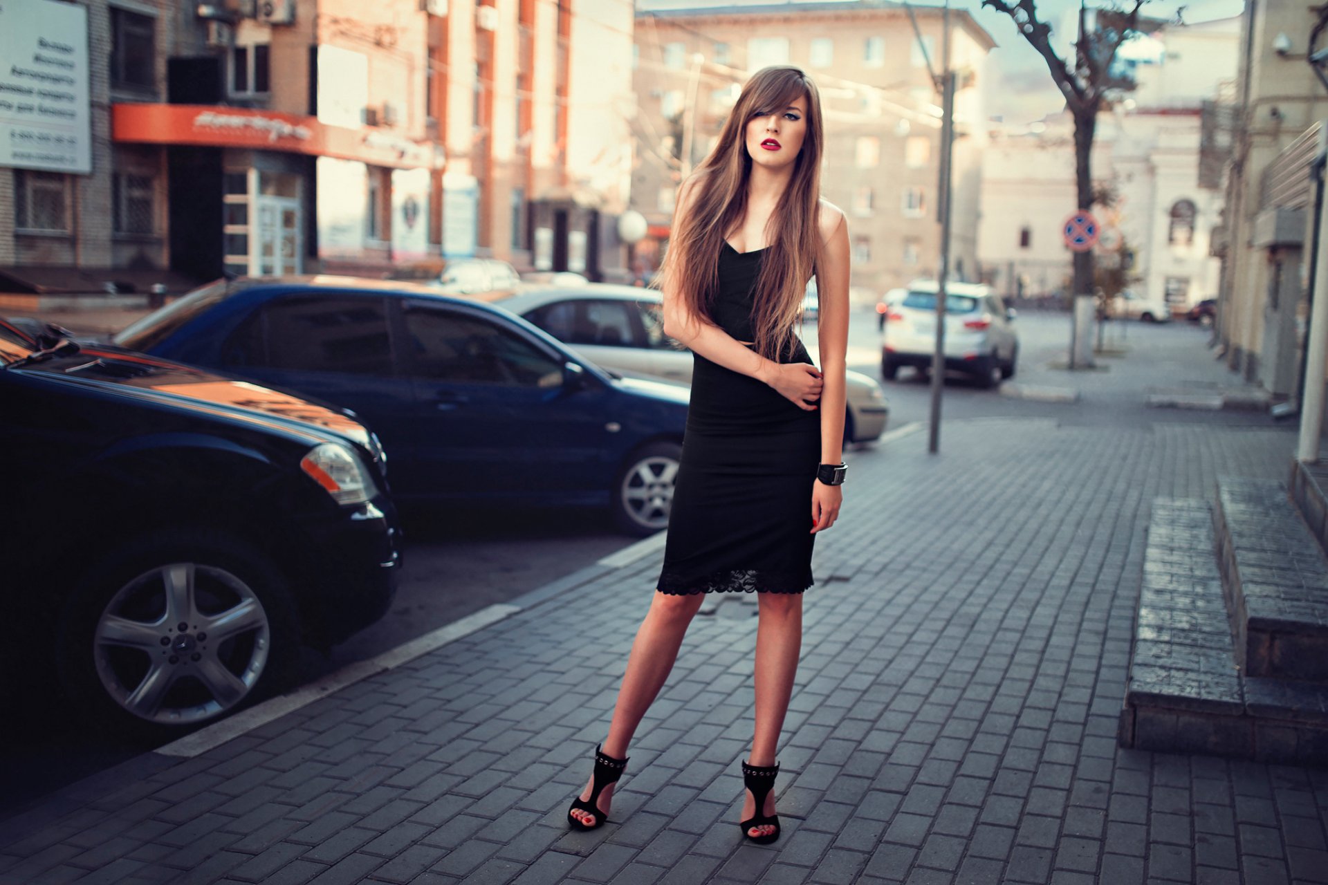 veronica stilvolles mädchen streetstyle stadt straße auto