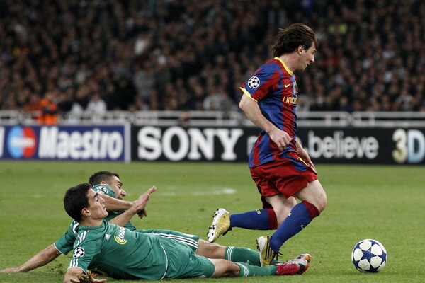 Mecz piłki nożnej z udziałem Lionela Messiego w Barcelonie