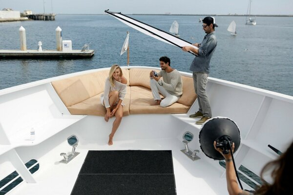 Maria Sharapova and Enrique Iglesias on a yacht