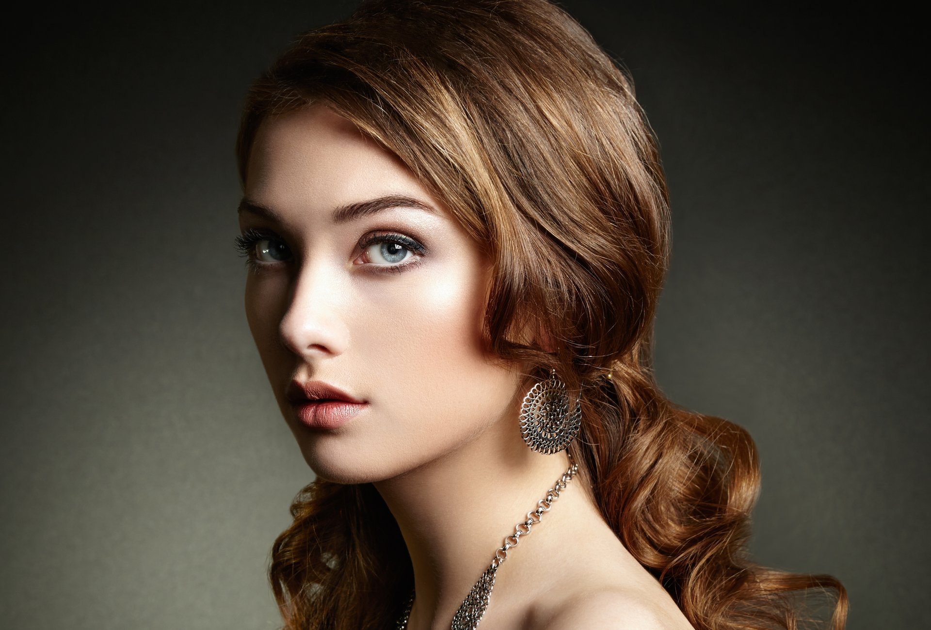 girl hair style make-up view earrings model