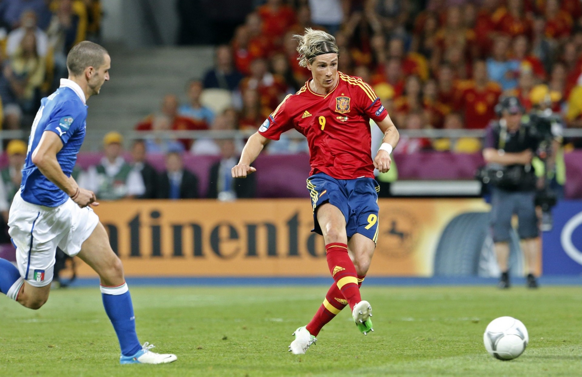 el niño fernando torres furia roja la victoire sport championnat italie objectif euro 2012 champions finale furia rouge football champion espagne