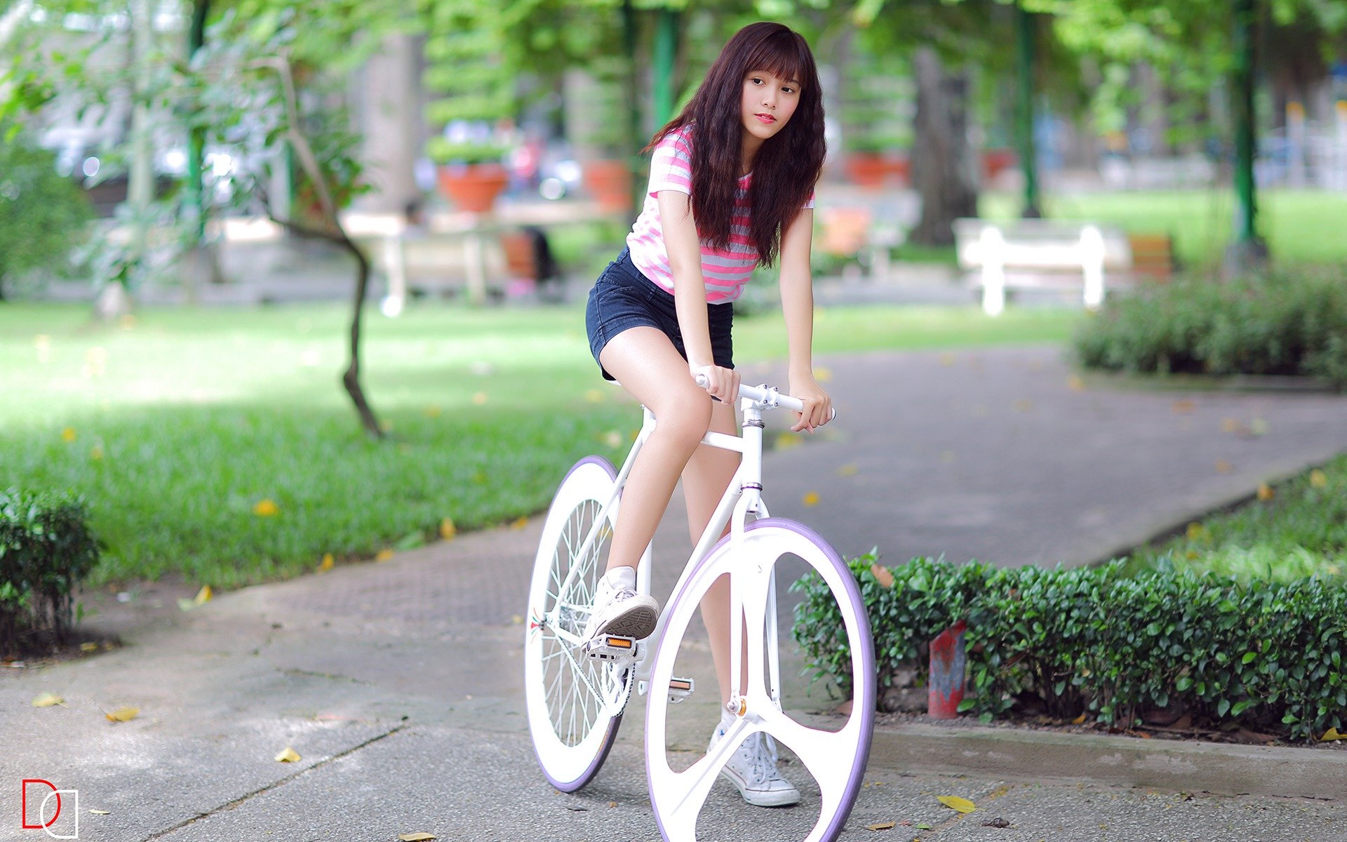 fille asiatique vélo