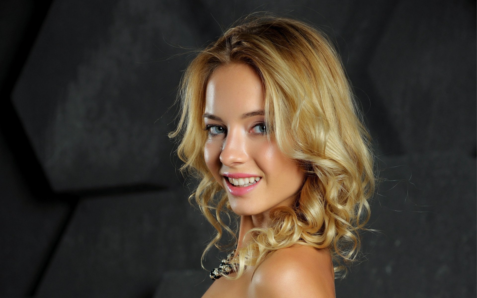 danica blond cutie locken blick