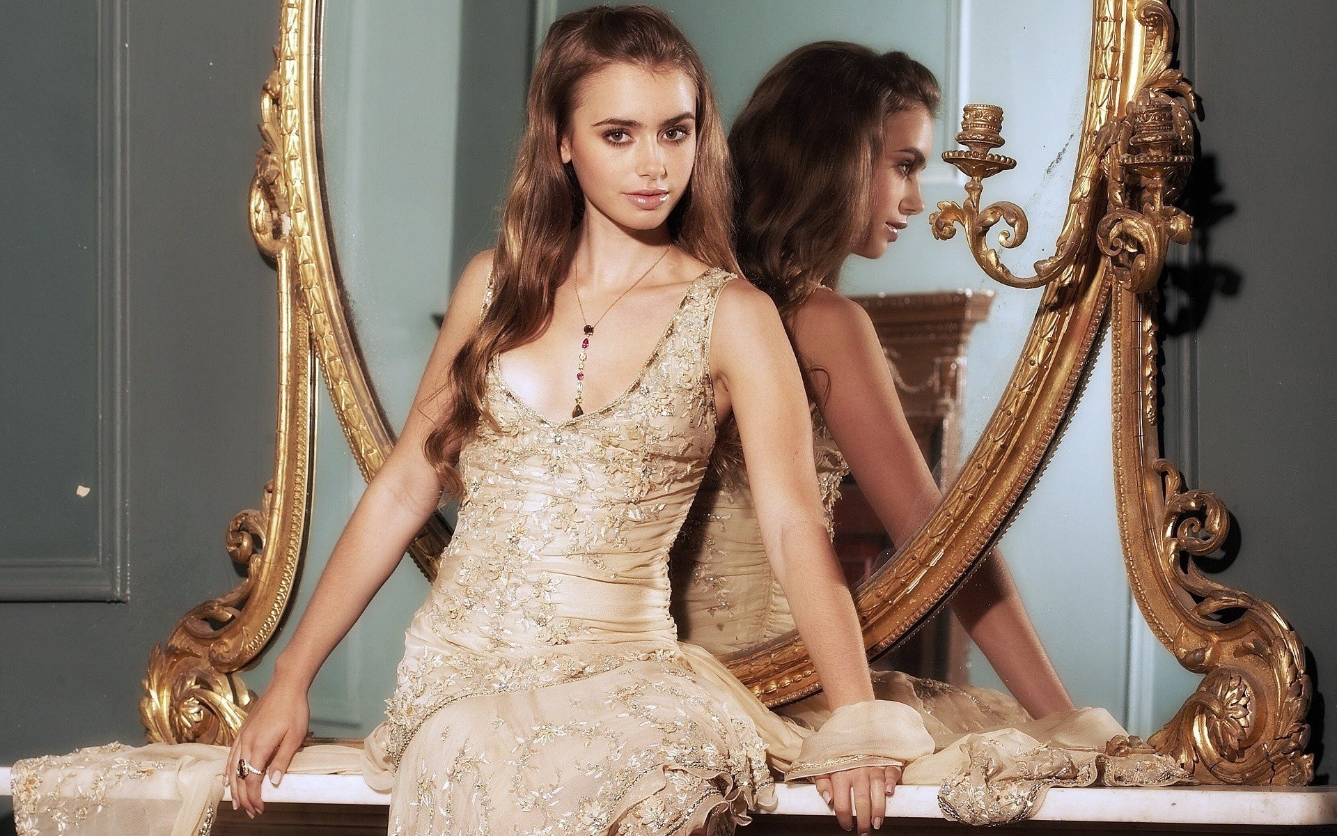 lily collins le miroir