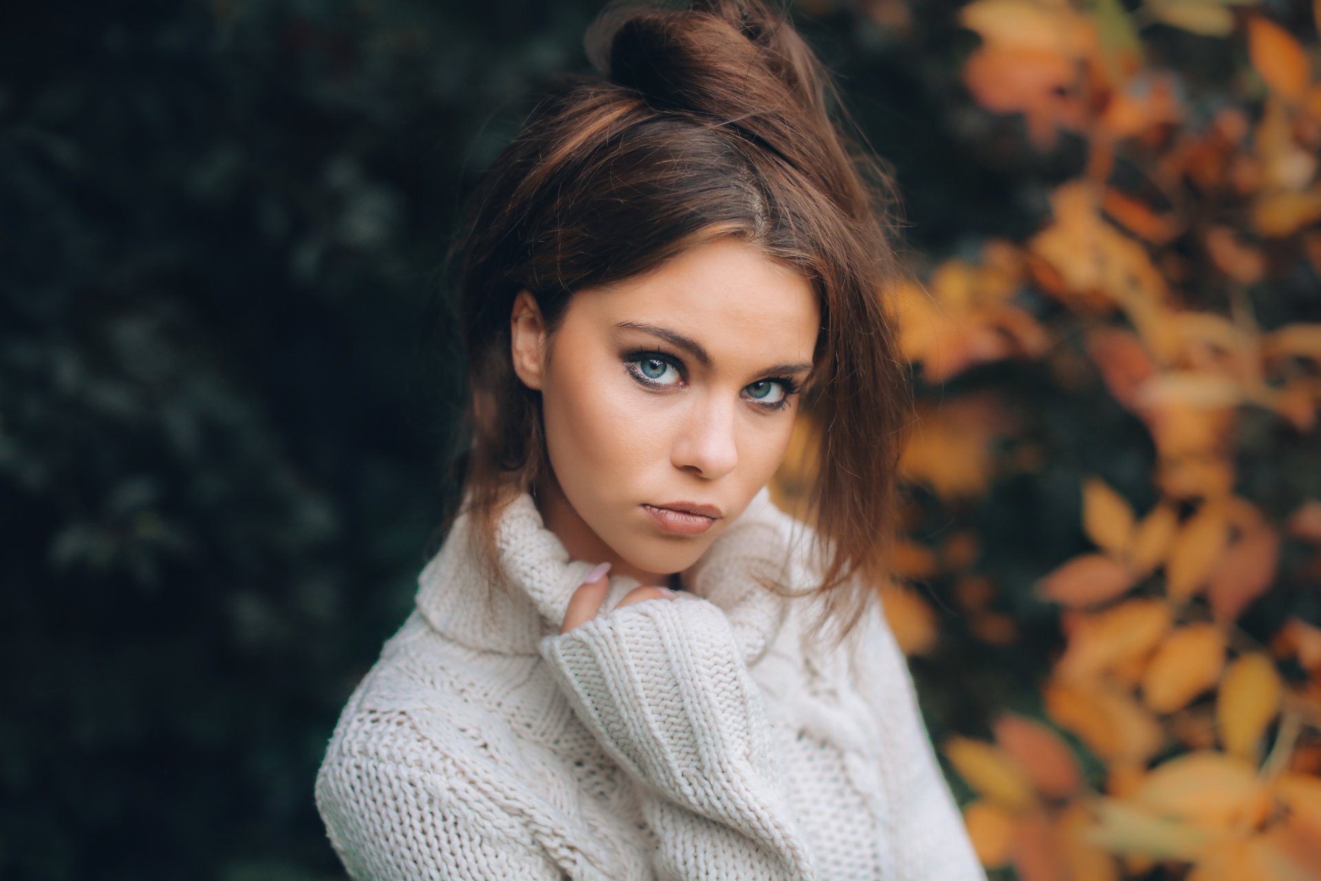 face view mood sweater portrait autumn