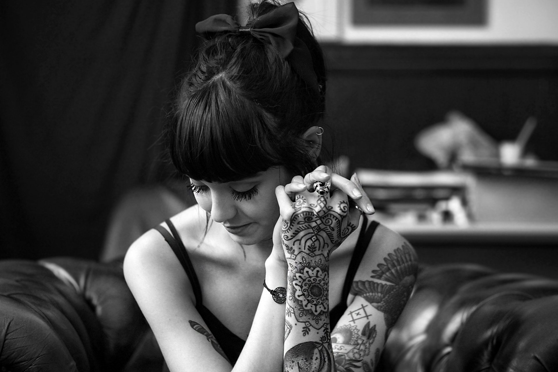 hannah snowdon tattoo tattoos girl woman black and white b/w model brunette