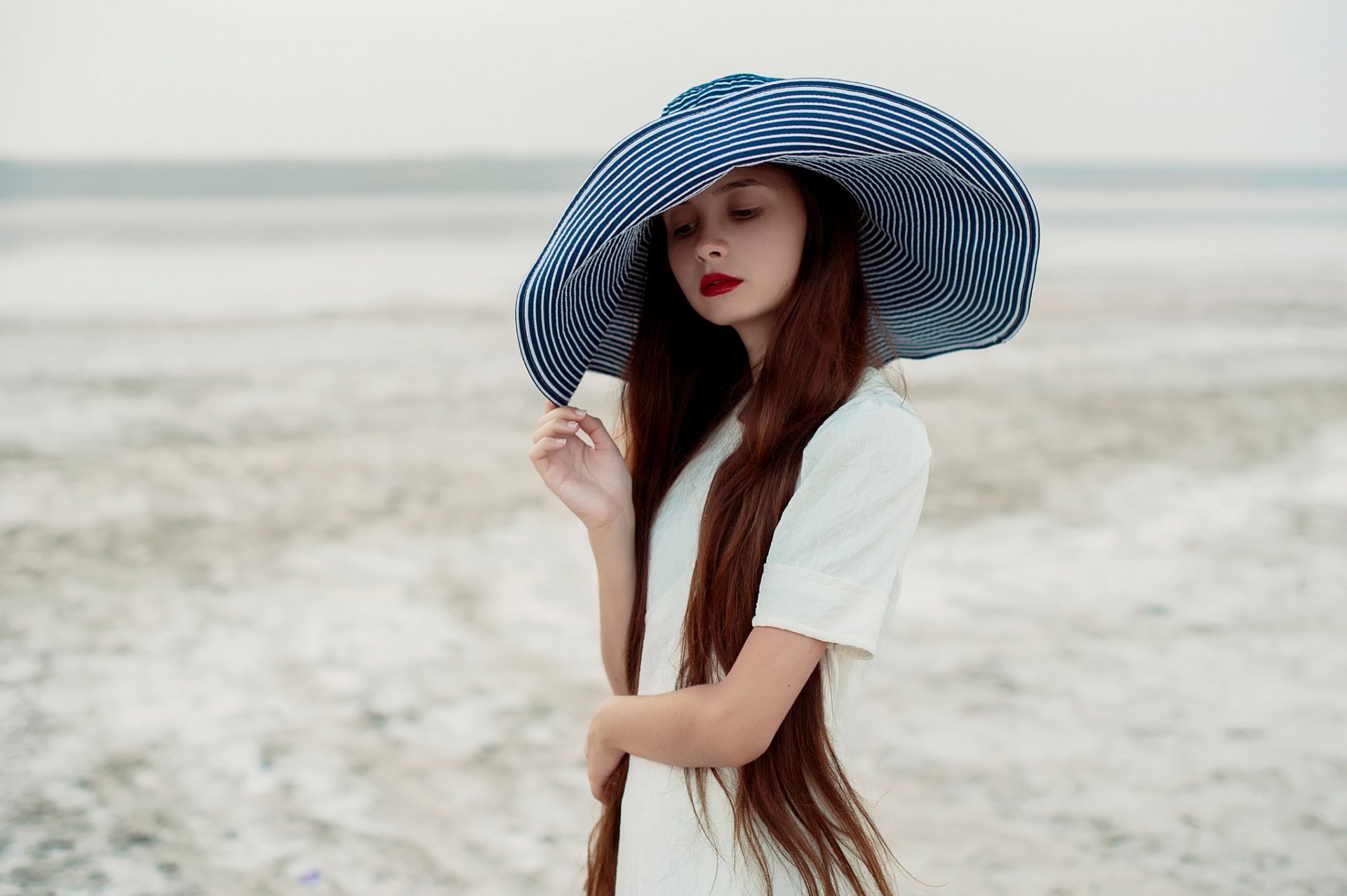 jeanne girl hat natural light