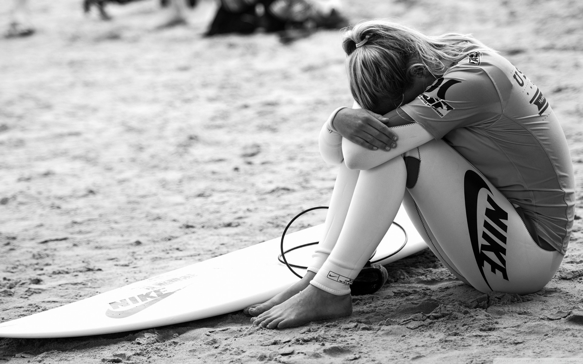 surf spiaggia ragazza