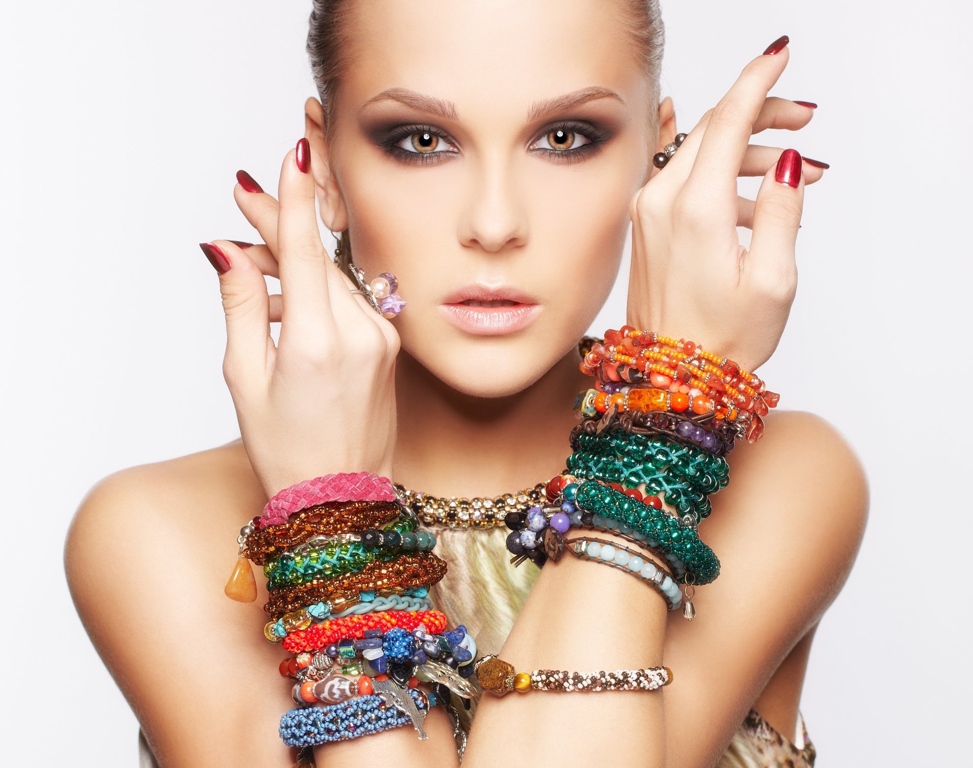 girl . model make-up view brown eyes hands bracelets background