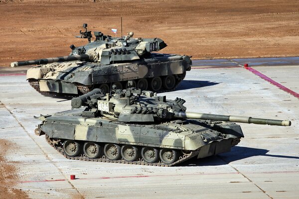 T-80u tanks at the training ground in Alabino