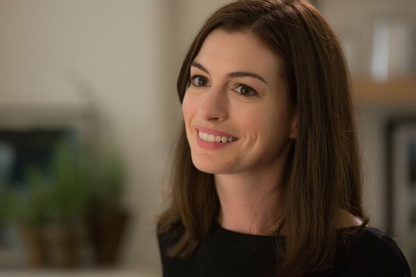 Le sourire d Anne Hathaway dans la comédie stagiaire