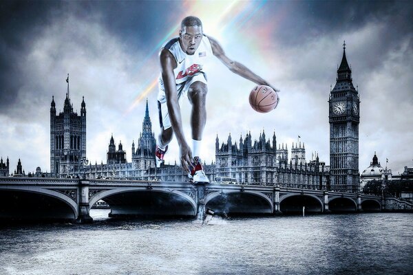 Koszykarz z piłką na tle rzeki w Londen