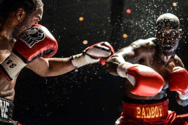 Boxkampf und Schweißtropfen