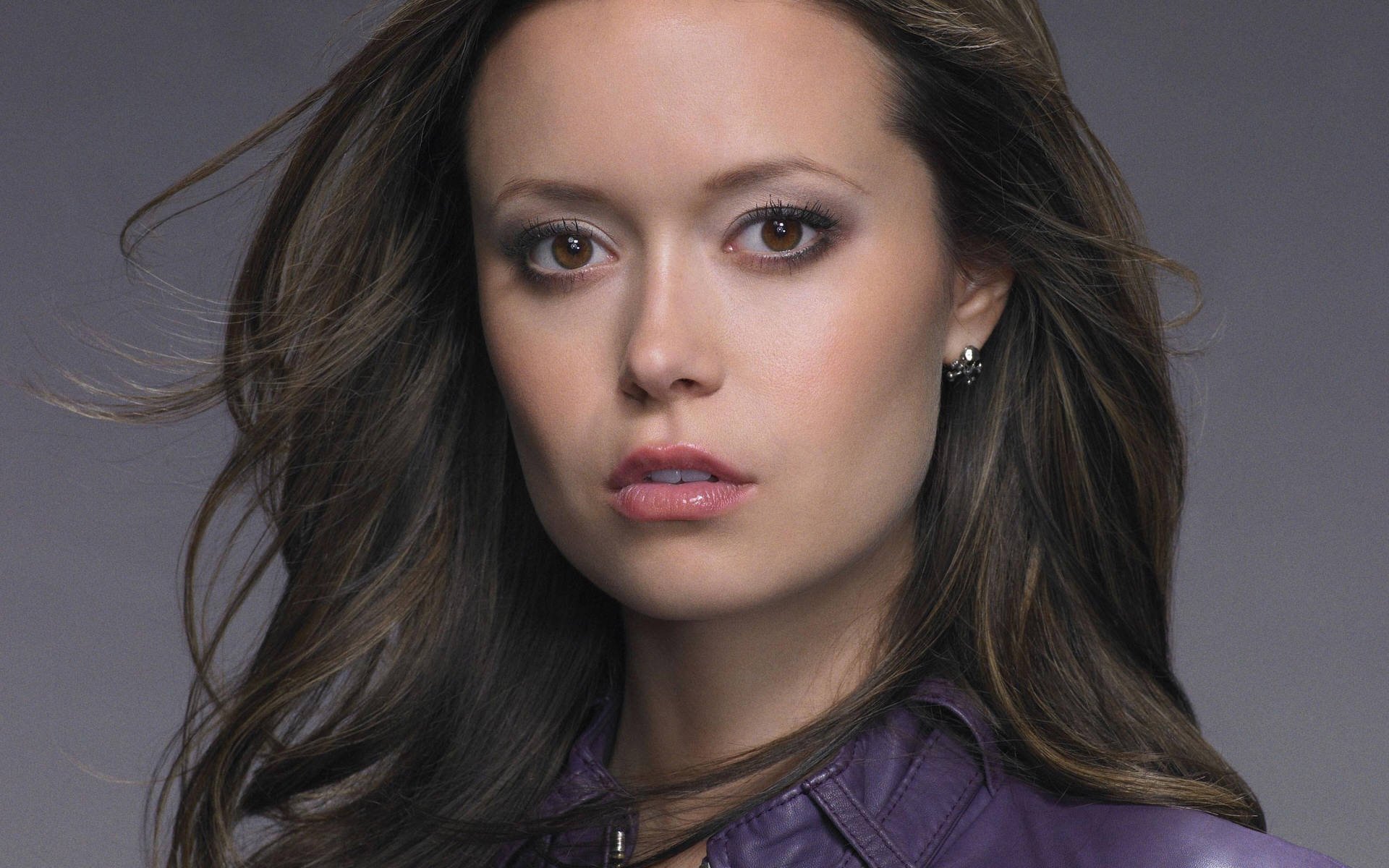 girl summer glau famous actress picture near disclosed bay