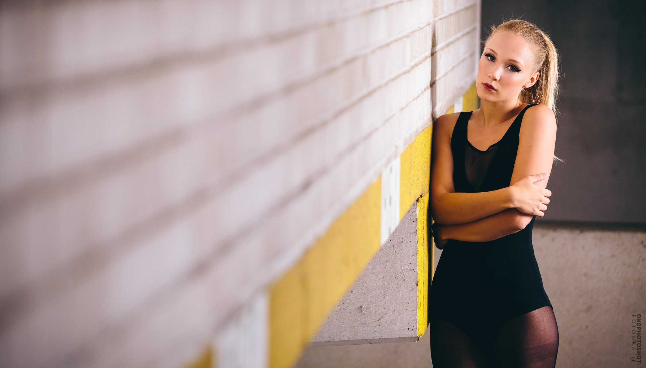 florian seelmann fotografie fotograf mädchen wand