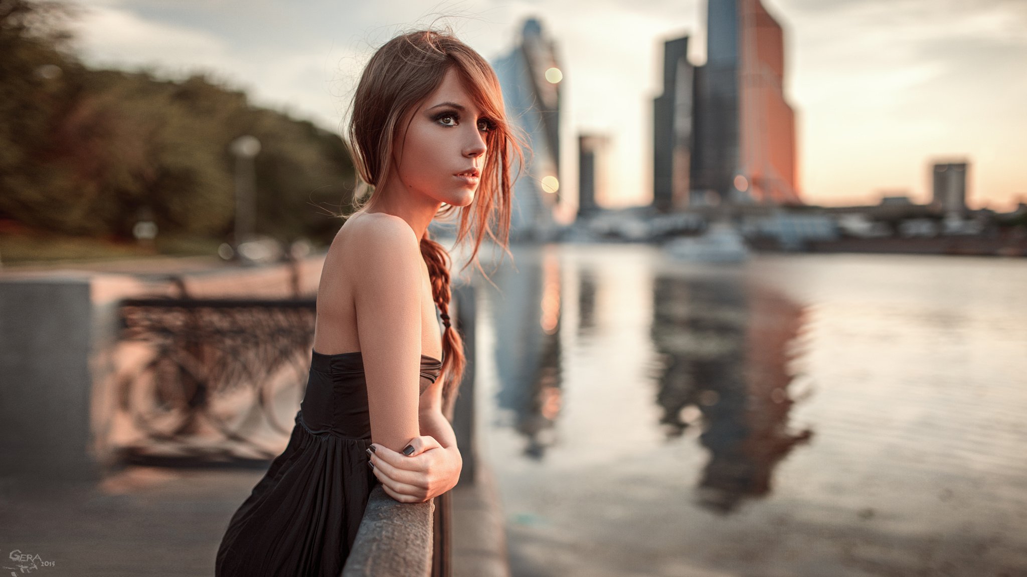 ragazza ksenia kokoreva georgy chernadyev vestito nero dai capelli neri bokeh bello bellezza sexy russo ritratto città fiume vista umore mosca modello