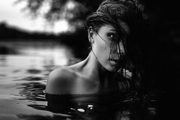 CB portrait of Ksenia Kokoreva in cold water