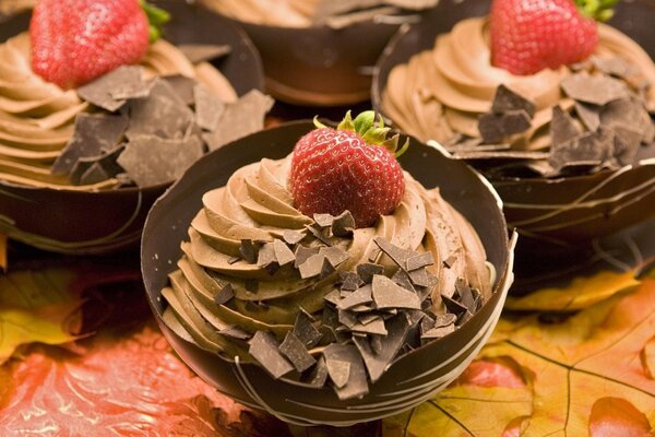 Postre de chocolate con fresas