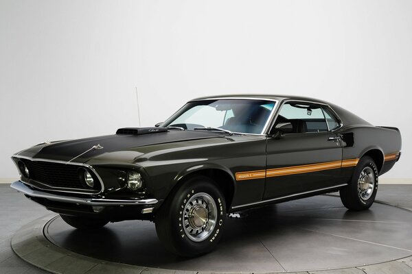 Coche retro Mustang negro