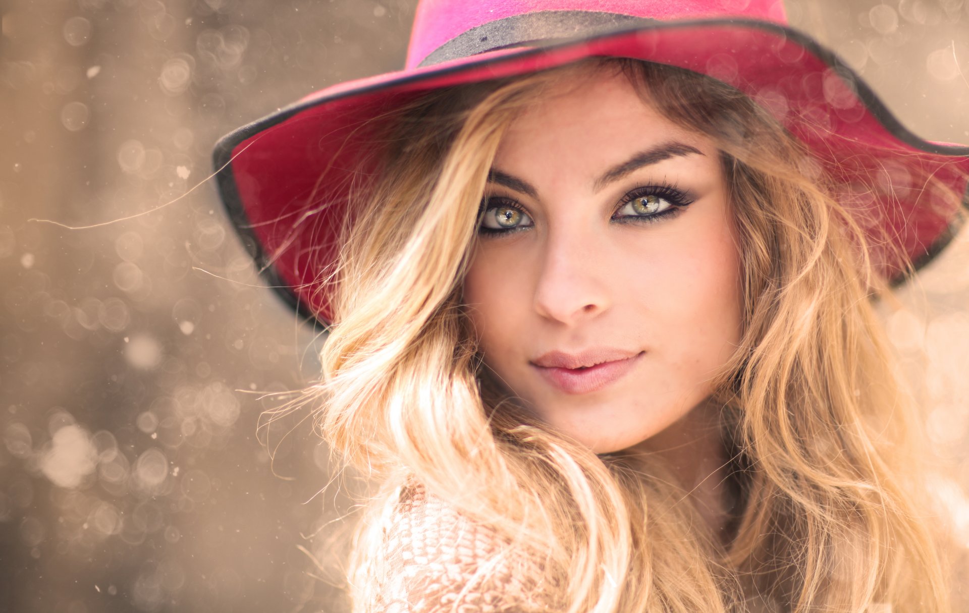 photographer alessandro di cicco photo girl blonde eyes lips hat portrait