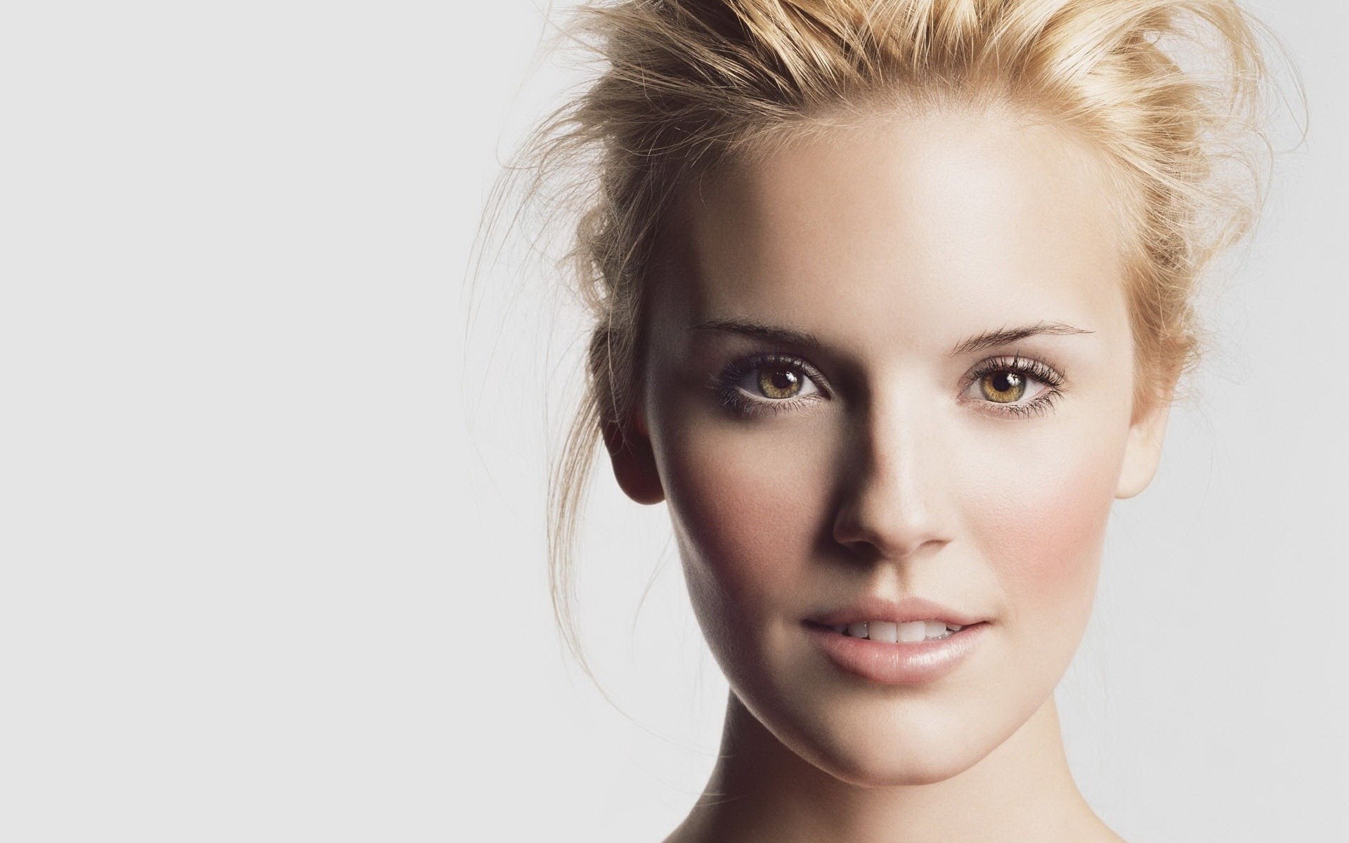 maggie grace eyes gold