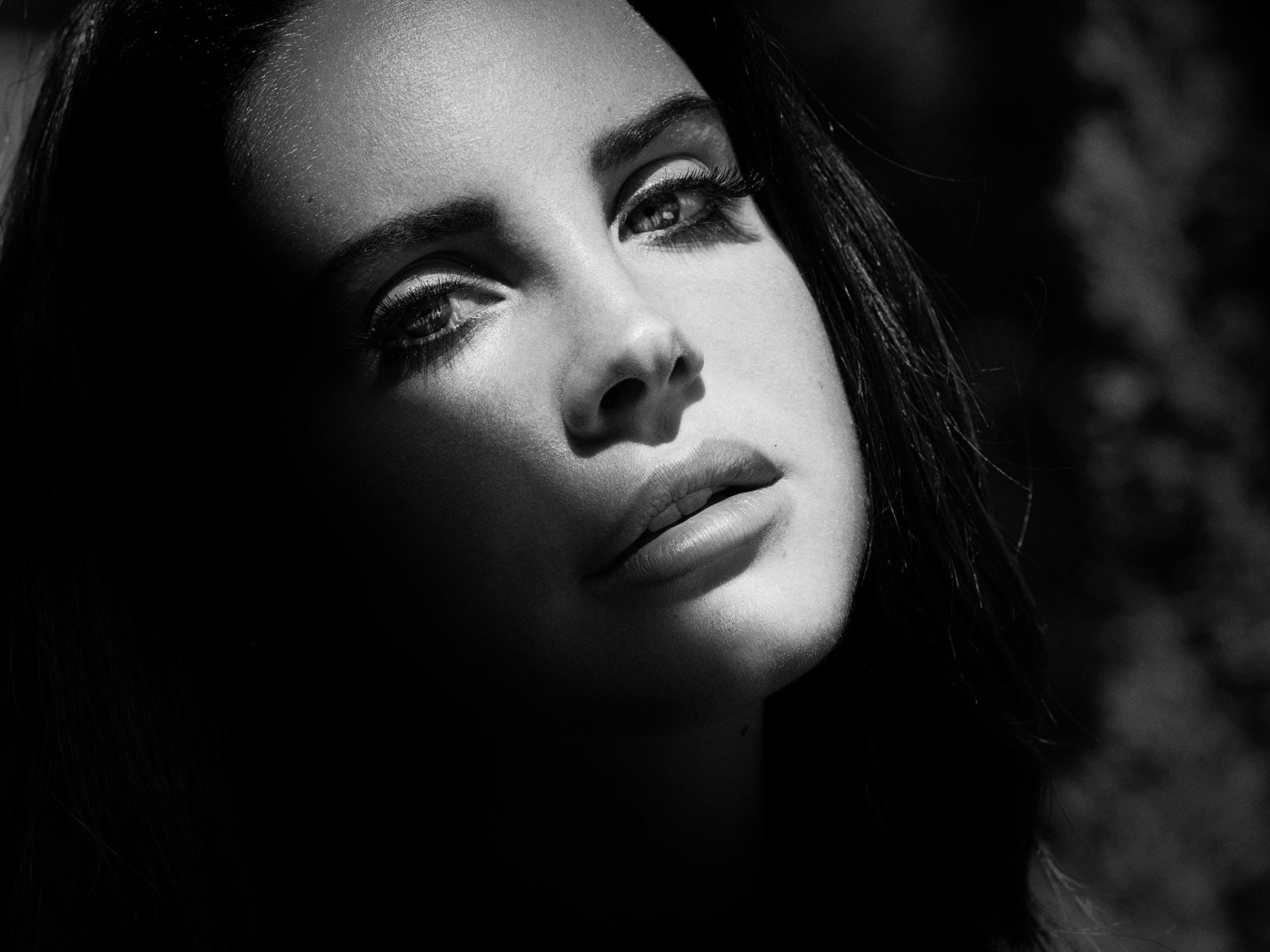 lana del rey chanteuse fille visage noir et blanc