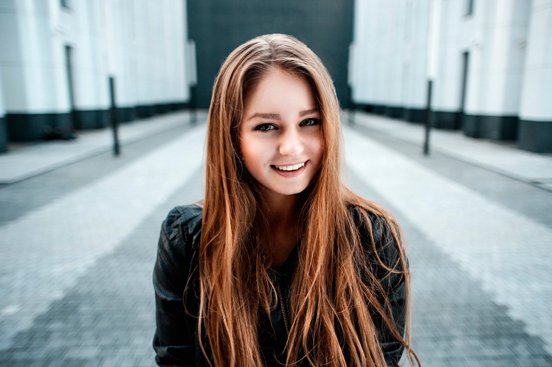 nastya sourire portrait