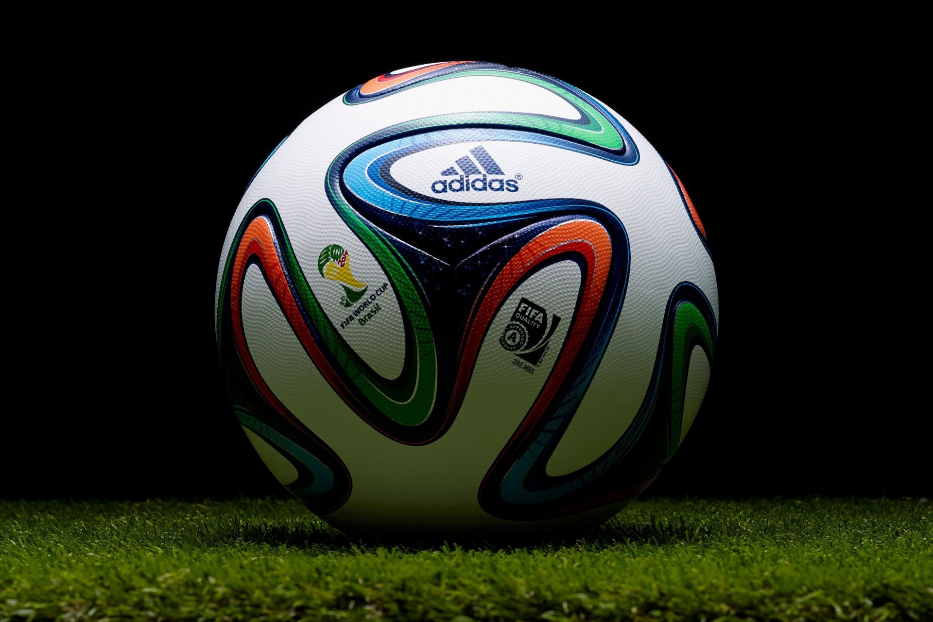 piłka brazuca piłka nożna 2014