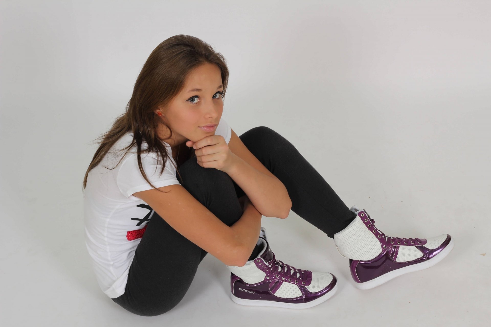 masha babko ragazza modello ragazza carino sguardo labbra scarpe da ginnastica