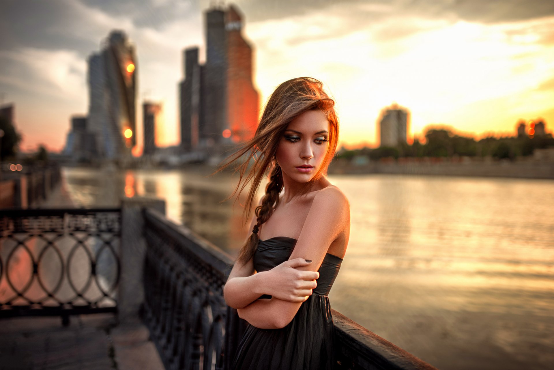 beauté yeux femme fille modèle populaire portrait été soleil ville solitaire moscou