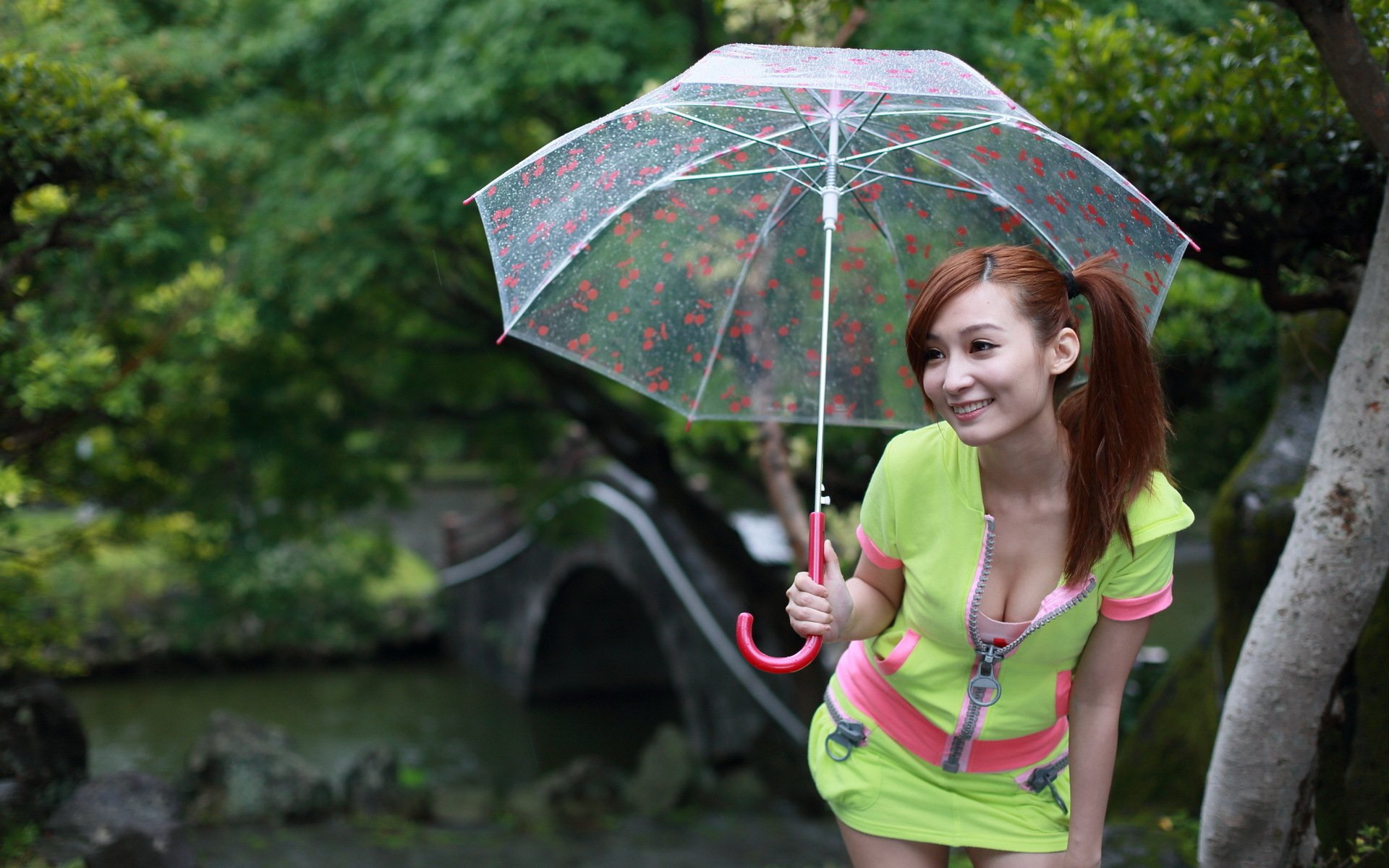 nina fille asiatique parapluie