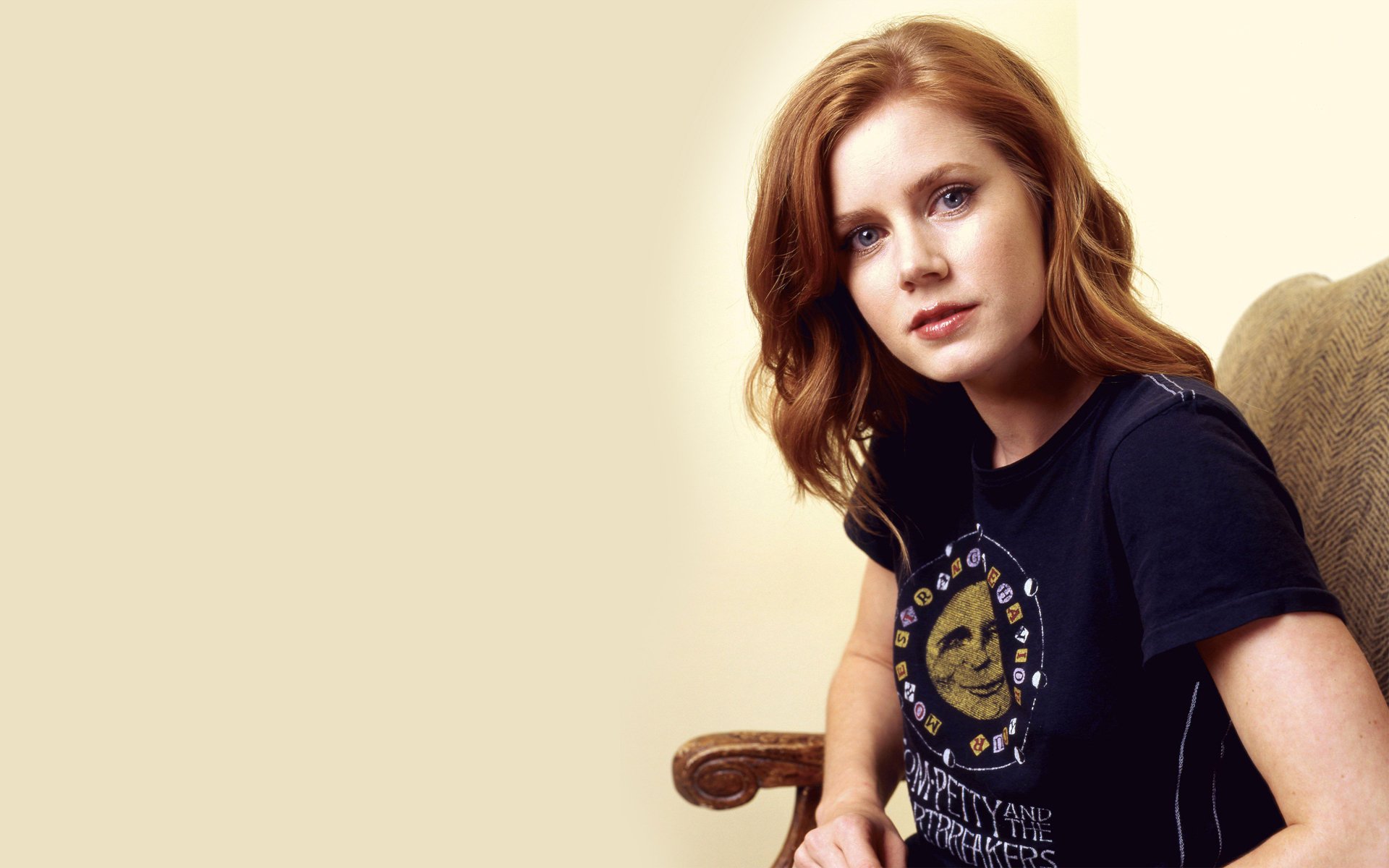 amy adams face hair red actress chair