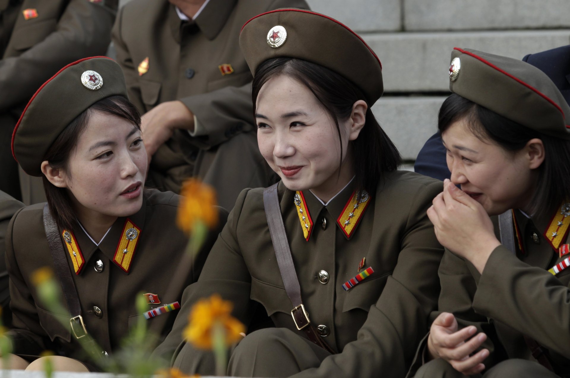 ragazze esercito corea del nord corea del nord militari sorriso