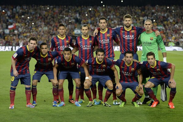 Foto del equipo nacional de fútbol en el campo de juego