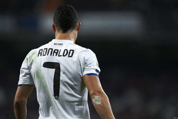 Foto de Ronaldo desde atrás en el séptimo número