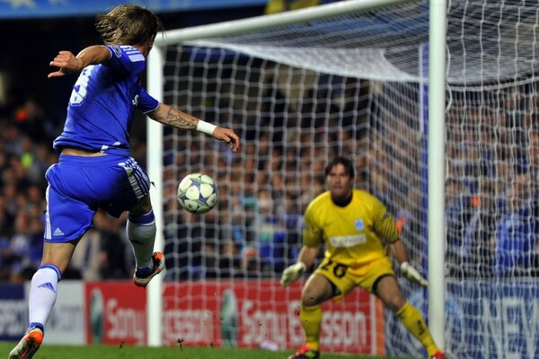 Fernando Torres scores a goal at the 2011 Champions League