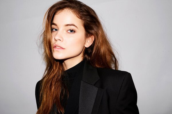 Barbara Palvin posa para una foto