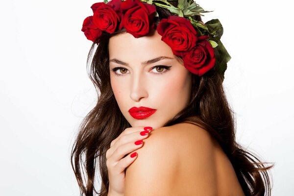 Photo of a model with a wreath of roses on her head