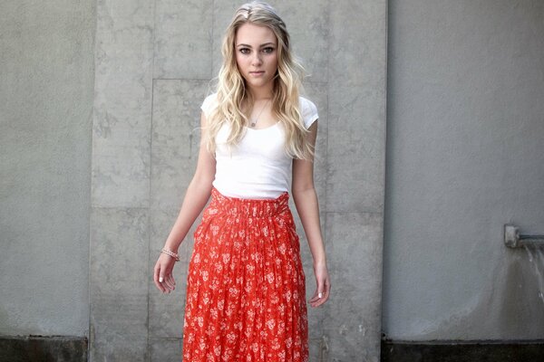 Blonde Schauspielerin Anna-Sophia Robb beim Fotoshooting