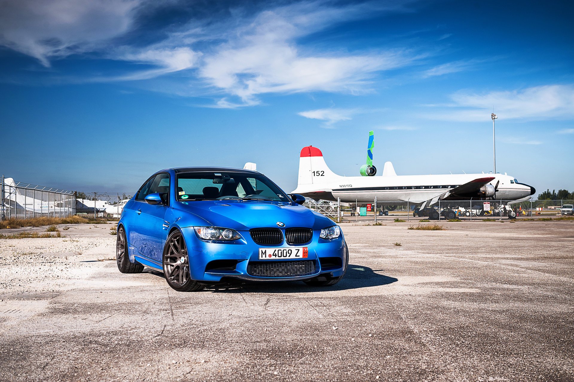 bmw m3 przód niebieski cień e92 samoloty bmw niebieski